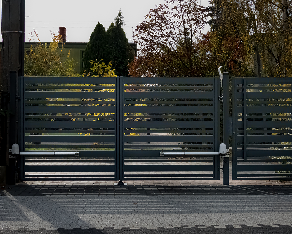 Cambridgeshire Landscapes & Design | Patios | Driveways | Fencing | Decking | Garden Rooms | Garden Design & Build | Security Fencing | Automated Gates | Resin Driveways
