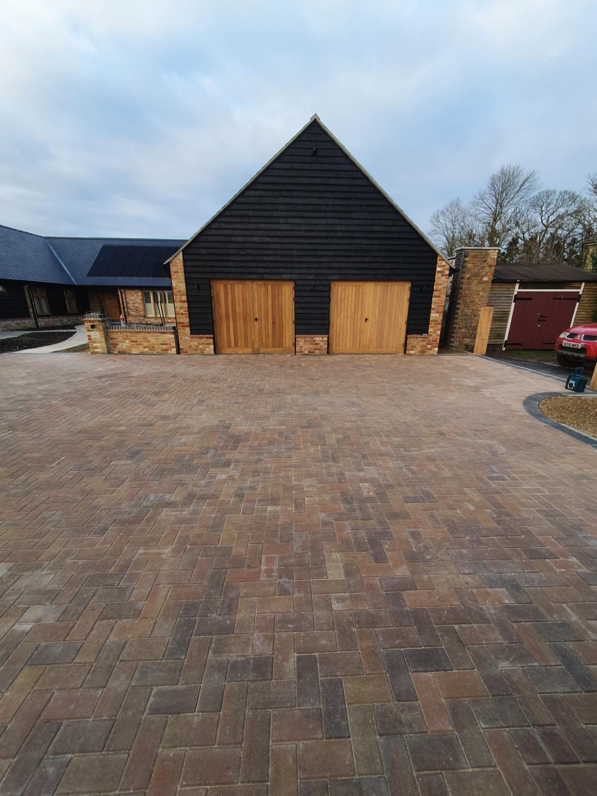 Cambridgeshire Landscapes & Design | Patios | Driveways | Fencing | Decking | Garden Rooms | Garden Design & Build | Security Fencing | Automated Gates | Resin Driveways